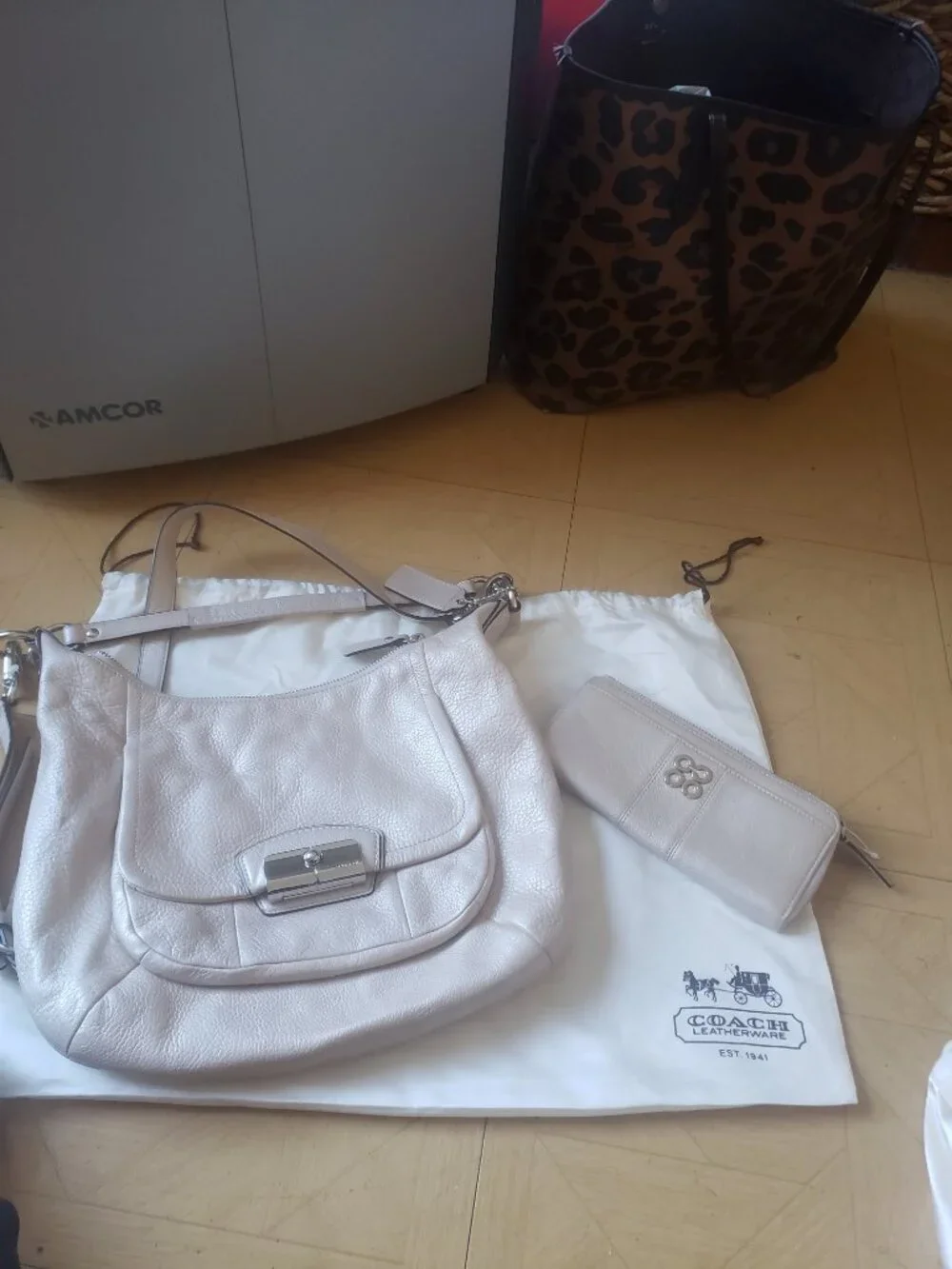 Coach Hobo Duo Matching White with Gold Purse and Wallet